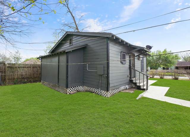 Property at 26 Sabra Ct, Houston, TX 77048, 4 beds, 2 baths