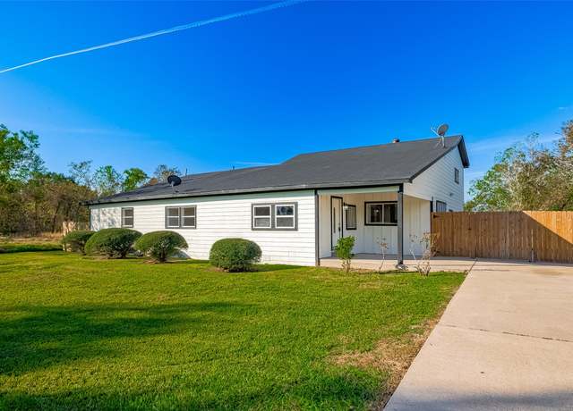 Property at 4104 Scenic Dr, Dickinson, TX 77539, 3 beds, 2 baths