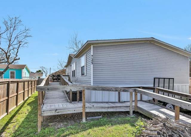 Property at 725 5th St, Dickinson, TX 77539, 3 beds, 2 baths