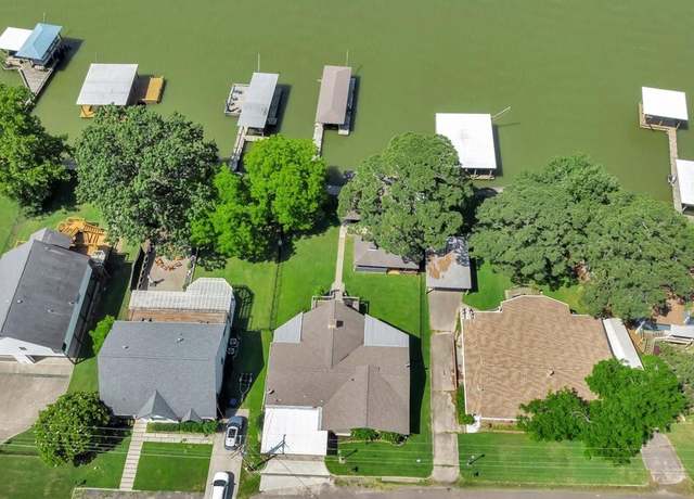 Property at 115 Harbor Addition Dr, Livingston, TX 77351, 3 beds, 2 baths