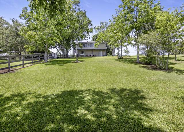 Property at 309 Kings Hl, Palacios, TX 77465, 3 beds, 2 baths
