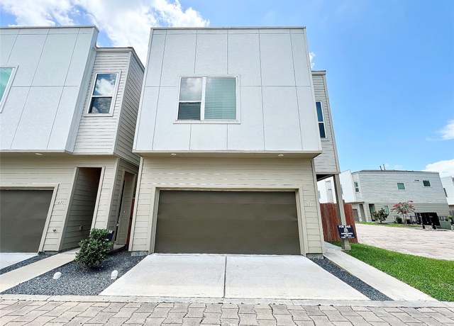 Property at 613 Thornton Oaks Ln, Houston, TX 77018, 3 beds, 2.5 baths