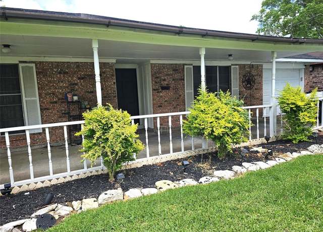 Property at 610 S Gray Ave, West Columbia, TX 77486, 2 beds, 1 bath
