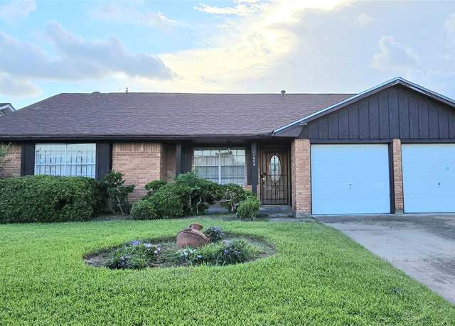 Property at 11606 Glenhollow Dr, Houston, TX 77048, 3 beds, 2 baths