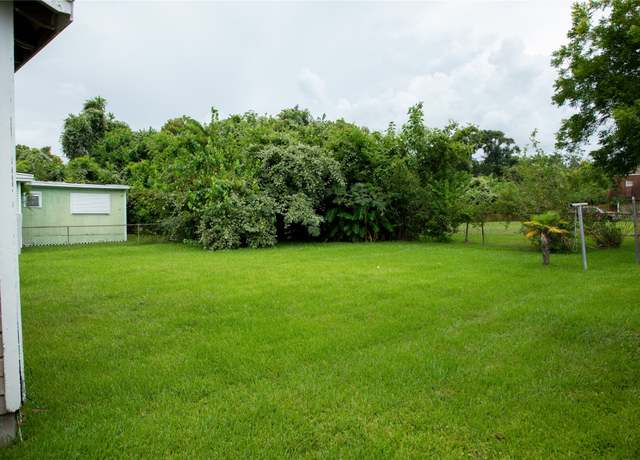 Property at 123 Lake Rd, La Marque, TX 77568, 2 beds, 1 bath
