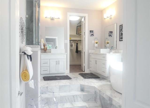 Property at 1107 Andrews st St, Houston, TX 77019, 3 beds, 3.5 baths