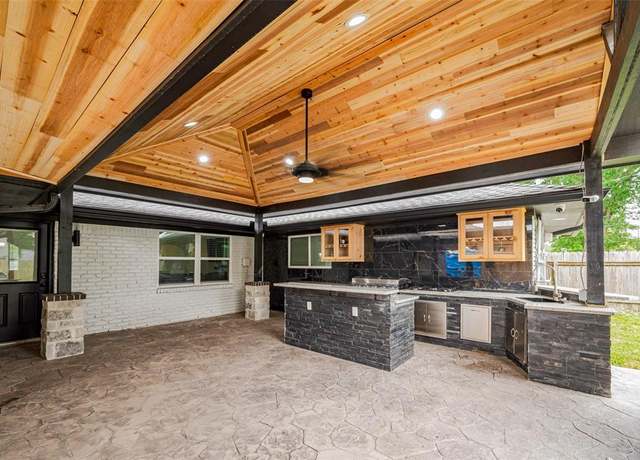 Property at 238 E Edgebrook Dr, Houston, TX 77034, 4 beds, 3 baths