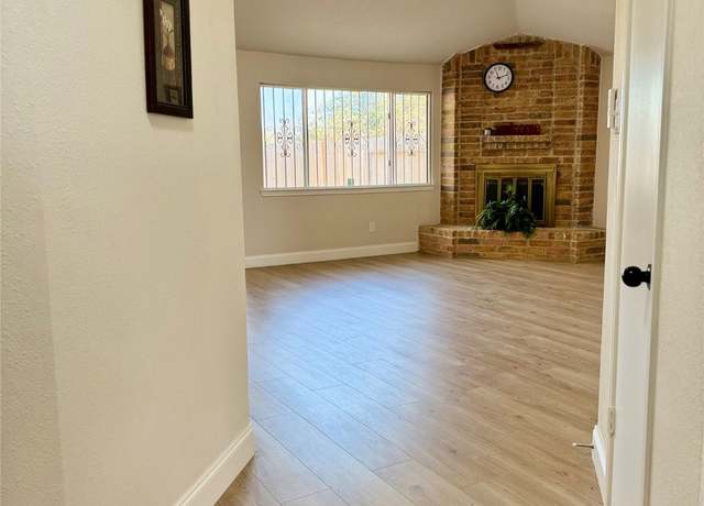 Property at 5530 Oak Falls Dr, Houston, TX 77066, 3 beds, 2 baths