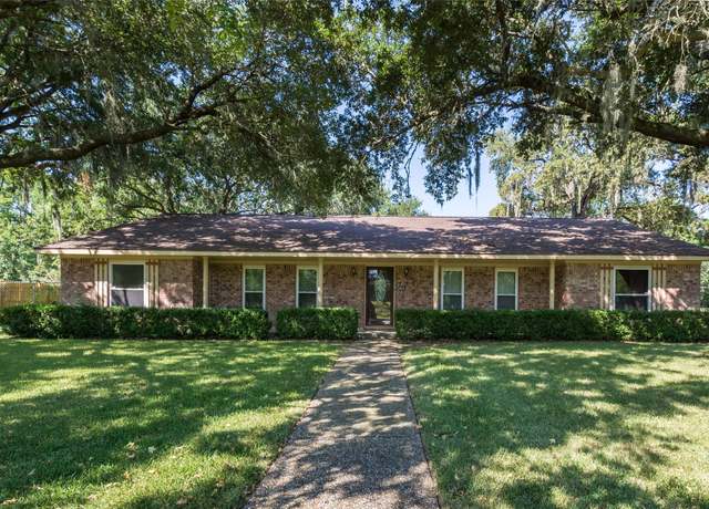 Property at 2004 Sleepy Hollow Dr, Pearland, TX 77581, 4 beds, 2.5 baths