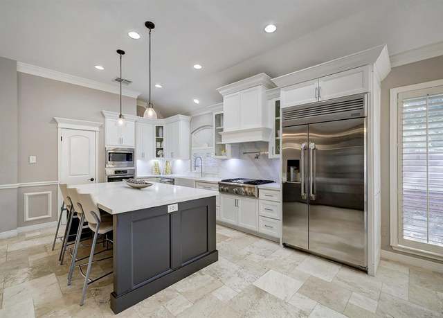 Property at 6403 Parkriver Xing, Sugar Land, TX 77479, 2 beds, 2.5 baths