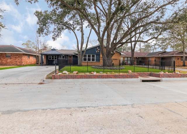 Property at 2717 Belmont St, Dickinson, TX 77539, 2 beds, 2 baths