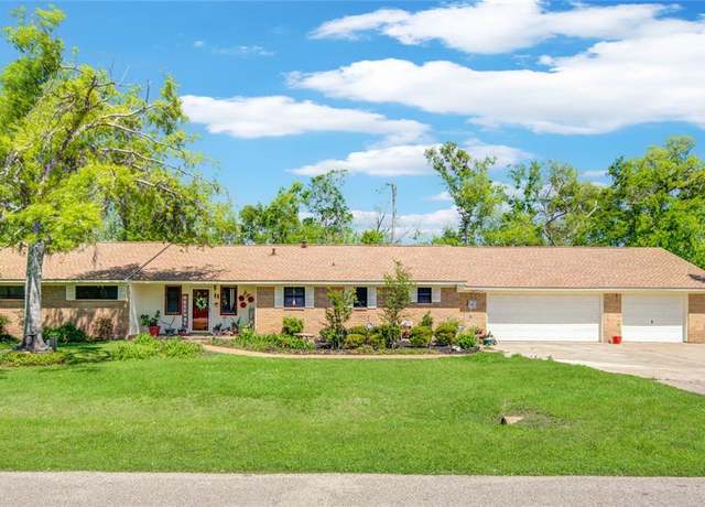 Property at 95 Robinhood Ln, Jones Creek, TX 77541, 4 beds, 3 baths
