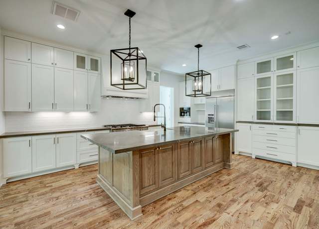 Property at 1243 Candlelight Ln, Houston, TX 77018, 4 beds, 5 baths