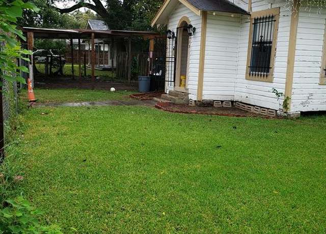 Property at 413 W Humble St, Baytown, TX 77520, 3 beds, 2 baths