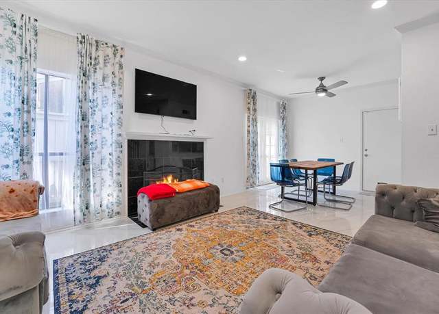 Property at 2601 Augusta Dr #24, Houston, TX 77057, 2 beds, 1.5 baths