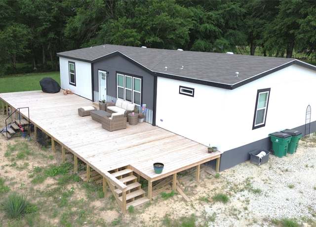 Property at 1322 North Market St, Grapeland, TX 75844, 3 beds, 2 baths