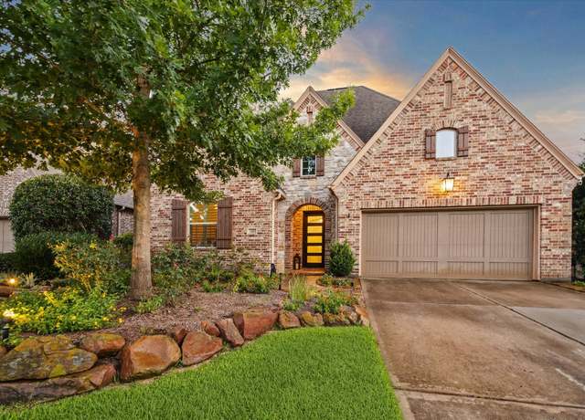 Property at 15 Corbel Point Way, The Woodlands, TX 77375, 3 beds, 2.5 baths