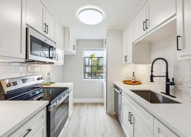 Property at 2829 Timmons Ln #174, Houston, TX 77027, 2 beds, 2 baths