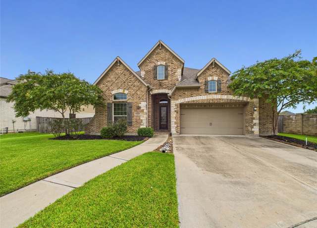 Property at 11603 Vista Park Ct, Pearland, TX 77584, 3 beds, 2.5 baths