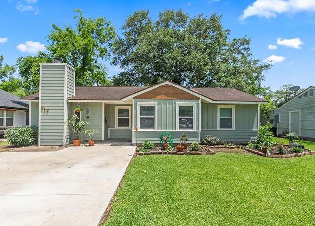 Property at 917 Magnolia St, Lake Jackson, TX 77566, 3 beds, 1 bath