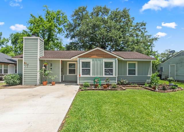 Property at 917 Magnolia St, Lake Jackson, TX 77566, 3 beds, 1 bath