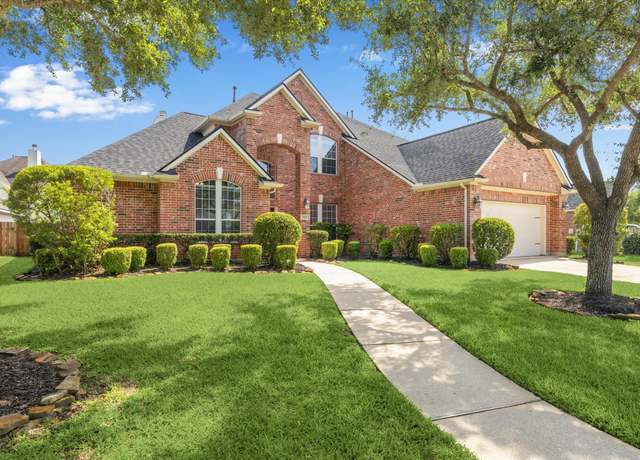 Property at 124 Lamar Canyon Ln, Friendswood, TX 77546, 4 beds, 3.5 baths