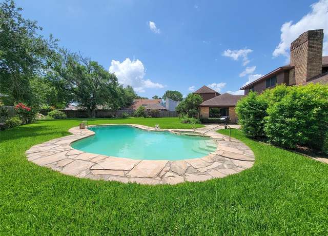 Property at 3 Thunderbird Cir, Baytown, TX 77521, 5 beds, 4.5 baths
