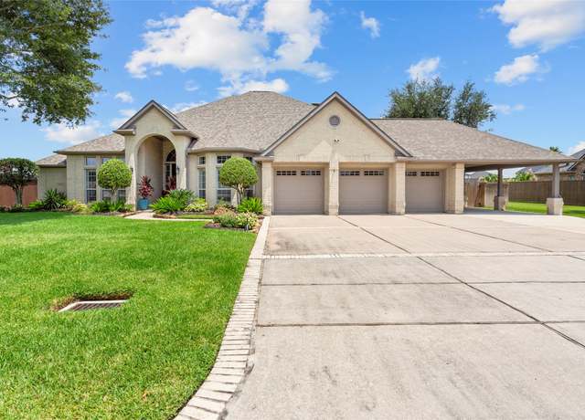 Property at 2216 Lakeway Dr, Friendswood, TX 77546, 4 beds, 3.5 baths