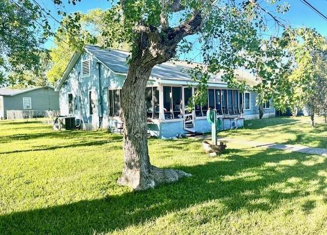 Property at 5422 7th St, Danbury, TX 77534, 4 beds, 1 bath