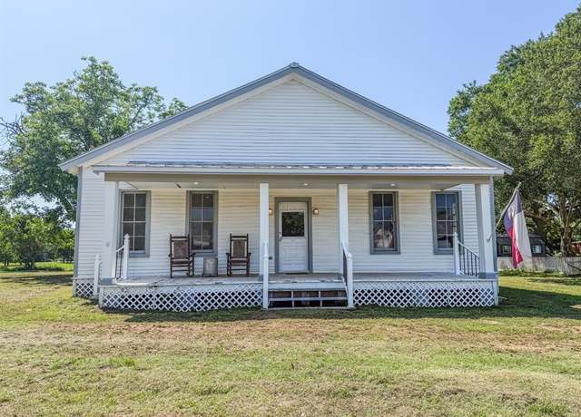 Property at 1111 FM 109, New Ulm, TX 78950, 3 beds, 2.5 baths