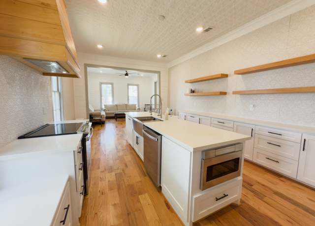 Property at 1111 Fm 109, New Ulm, TX 78950, 3 beds, 2.5 baths