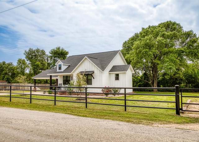 Property at 2021 Strangmeier Rd, Brenham, TX 77833, 2 beds, 1 bath