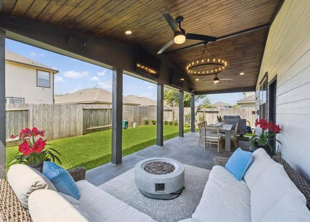 Property at 6868 Juniper Arbor Ln, Dickinson, TX 77539, 4 beds, 2.5 baths