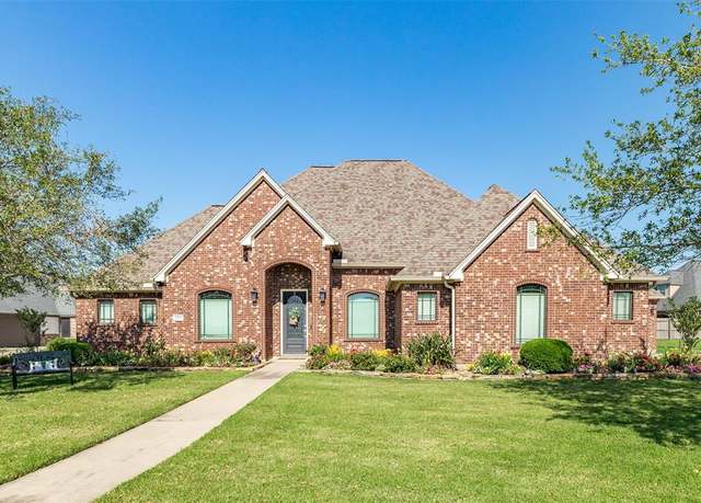Property at 1101 Southern Oaks Dr, Angleton, TX 77515, 4 beds, 3.5 baths