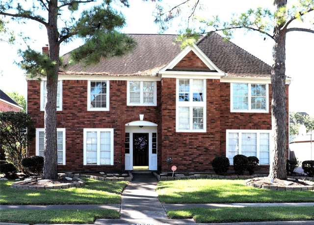 Property at 2304 Eagles Way Way, Pearland, TX 77581, 5 beds, 3.5 baths