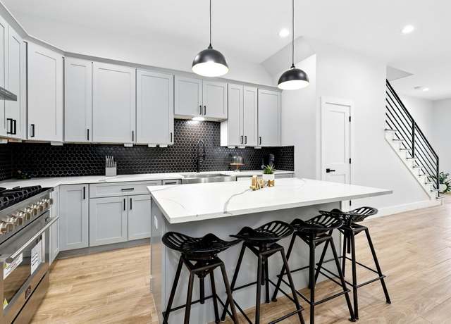 Property at 5209 Canal St, Houston, TX 77011, 3 beds, 2.5 baths