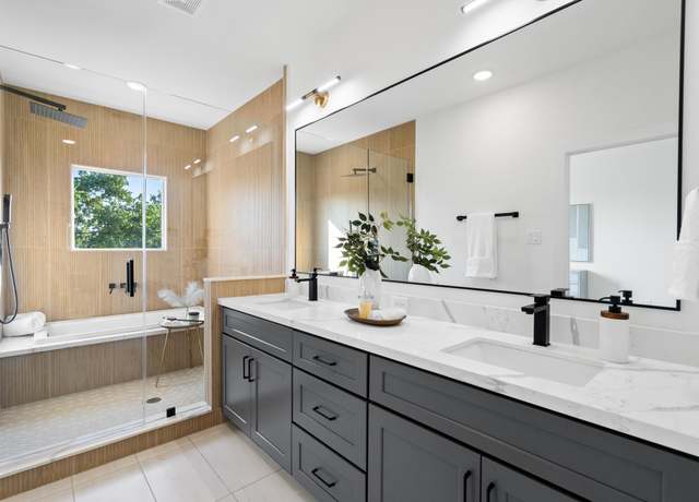 Property at 3315 Daphne St, Houston, TX 77021, 3 beds, 3.5 baths