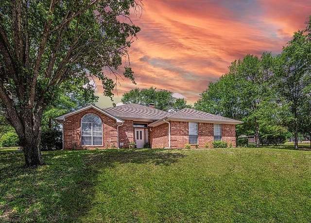Property at 261 Colonial Cir, Athens, TX 75751, 3 beds, 2 baths