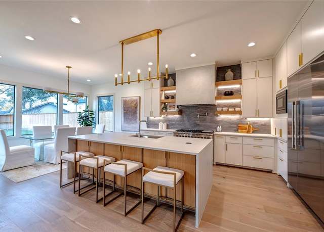 Property at 1322 Candlelight Ln, Houston, TX 77018, 5 beds, 6 baths