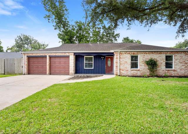 Property at 5000 Old Castle Ln, Dickinson, TX 77539, 4 beds, 2 baths