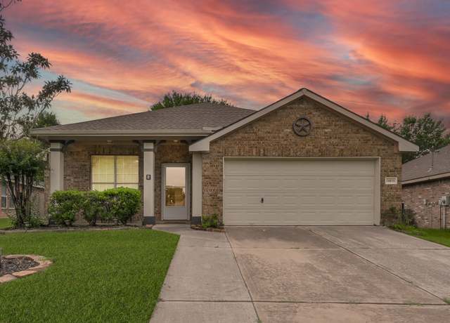 Property at 18835 Cluster Oaks Dr, Magnolia, TX 77355, 3 beds, 2 baths