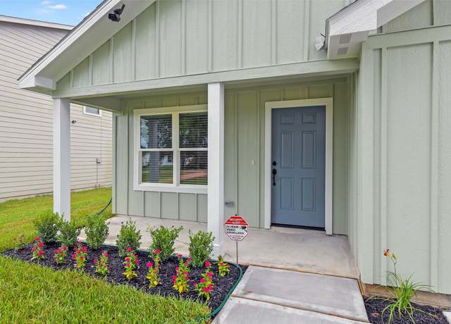 Property at 405 3rd St, Hempstead, TX 77445, 3 beds, 2 baths