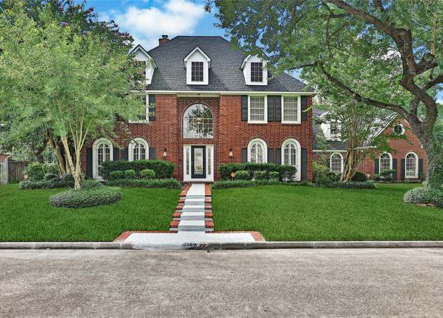 Property at 2206 Hickory Park Dr, Kingwood, TX 77345, 5 beds, 4 baths