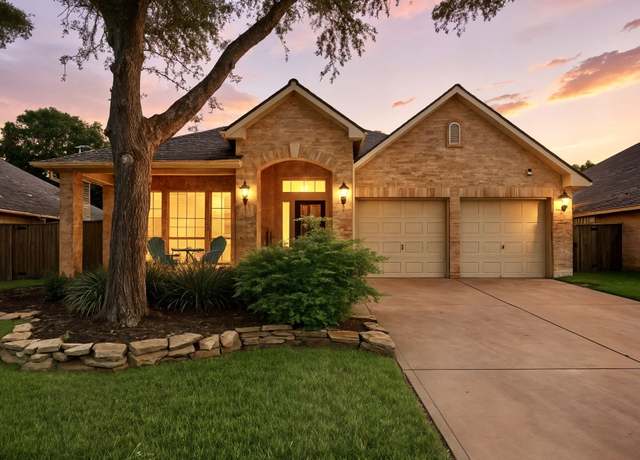 Property at 1842 River Trl, Sugar Land, TX 77479, 3 beds, 2 baths