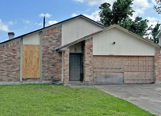 Property at 12534 Versailles Dr, Houston, TX 77015, 3 beds, 2 baths
