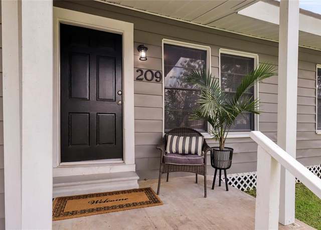 Property at 209 Center Way St, Lake Jackson, TX 77566, 3 beds, 1 bath