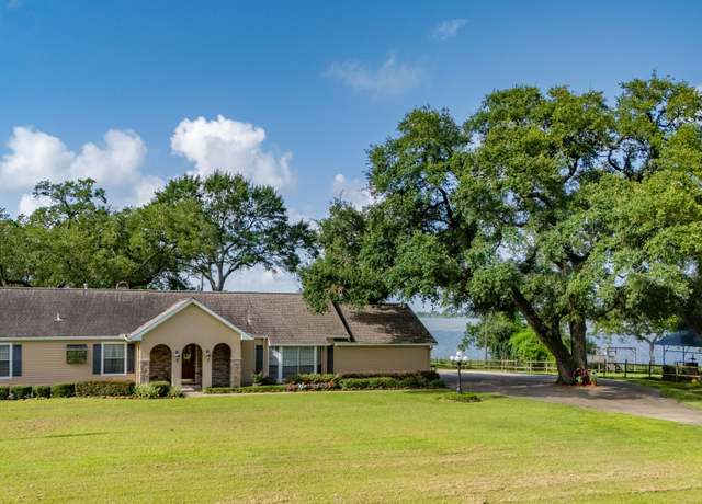 Property at 111 S 8th St, Highlands, TX 77562, 3 beds, 1.5 baths