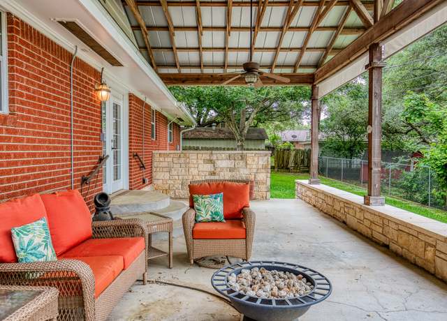 Property at 1302 Woodson Ln, Brenham, TX 77833, 3 beds, 2 baths