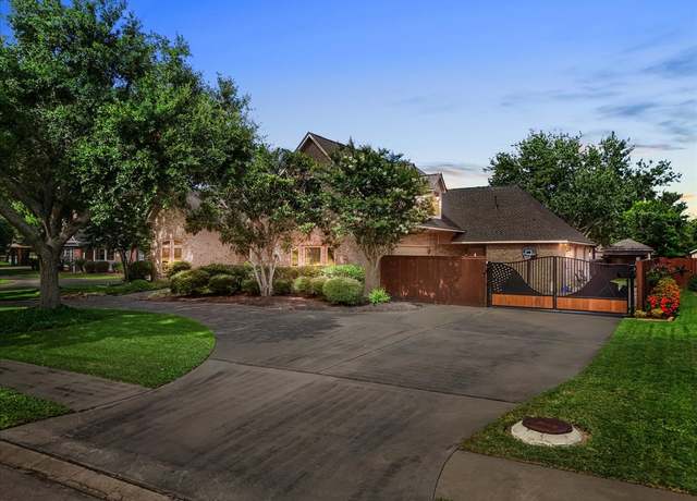 Property at 704 Heritage Oaks Dr, Angleton, TX 77515, 3 beds, 4.5 baths