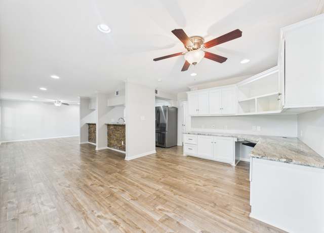 Property at 5333 Richmond Ave #11, Houston, TX 77056, 2 beds, 2 baths